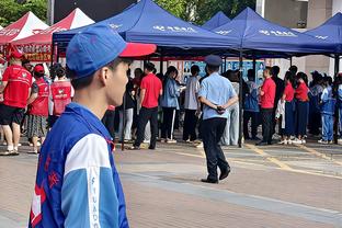 19岁刘易斯本场数据：1粒进球，6次对抗成功1次，4次关键传球